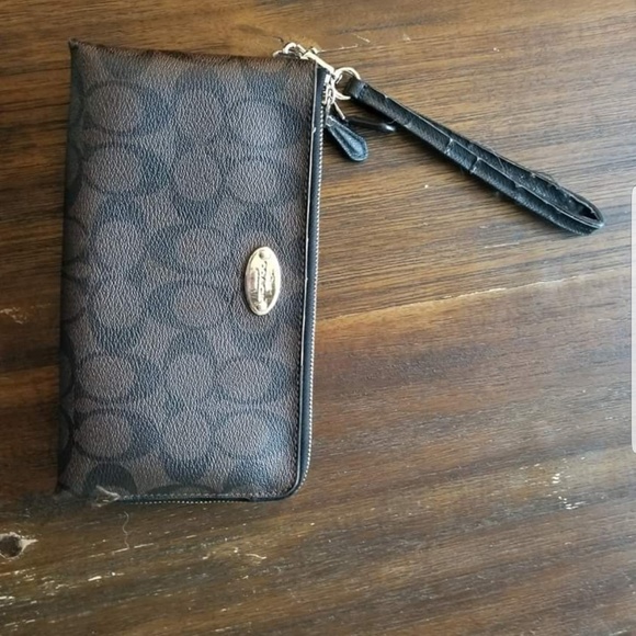 Coach Wallet - Picture 4 of 4